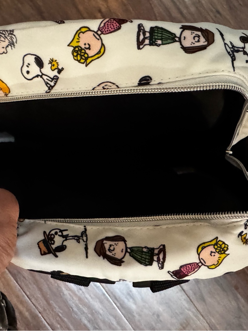 🚨 Peanuts White Character Backpack with Multicolor Print.& SNOOPY PURSE CHARM - Picture 5 of 6